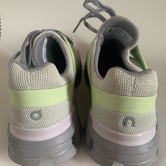 Men’s on cloud sneaker, only wore once. - Picture 4 of 4